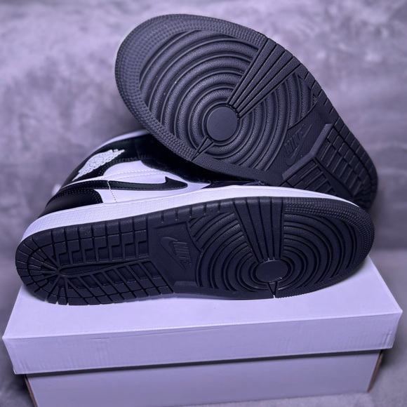 NWT Jordan 1 mid Black and White - Picture 10 of 14